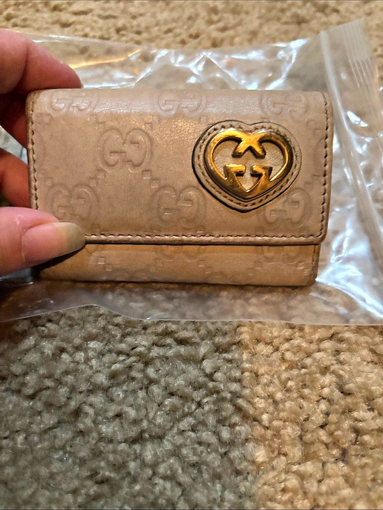 Gucci Accessories - AUTHENTIC Gucci Guccissima Heart 6-Key Holder
